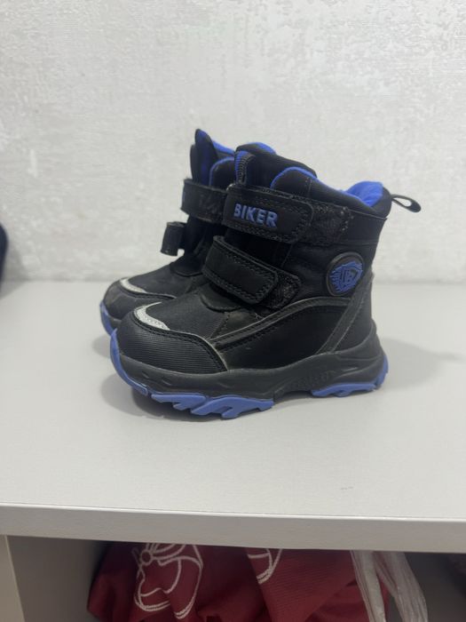 Баланың қыстық аяқ киімі сатылады