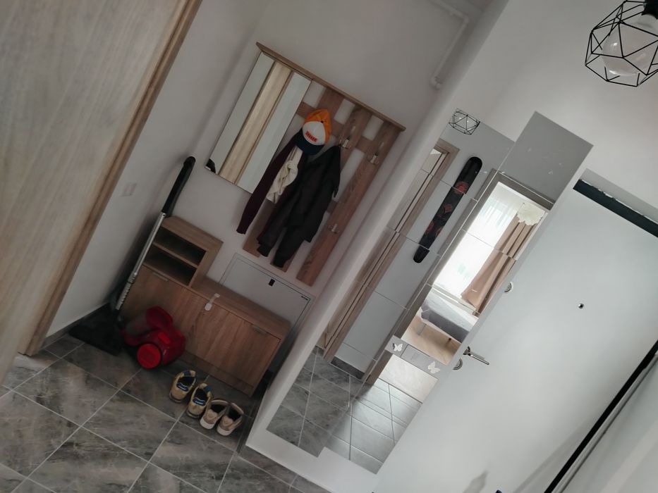 Închiriez sector 4 apartamrnt