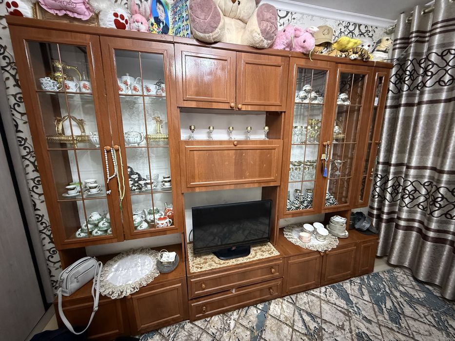 Стенка сотилади шкаф