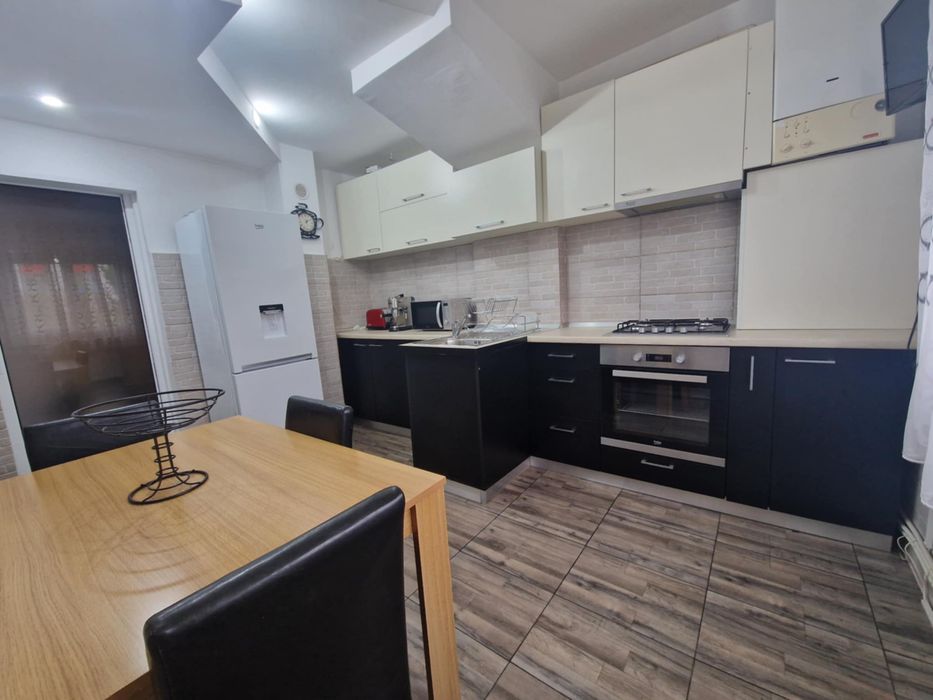 Apartament 2 camere semidecomandat la cheie