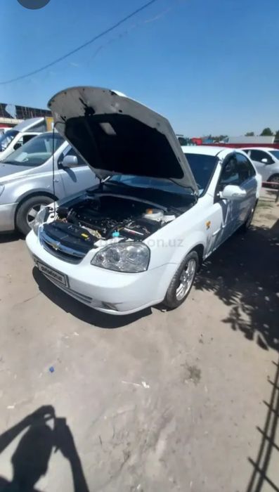 Лассети 1.6срочна сотилади