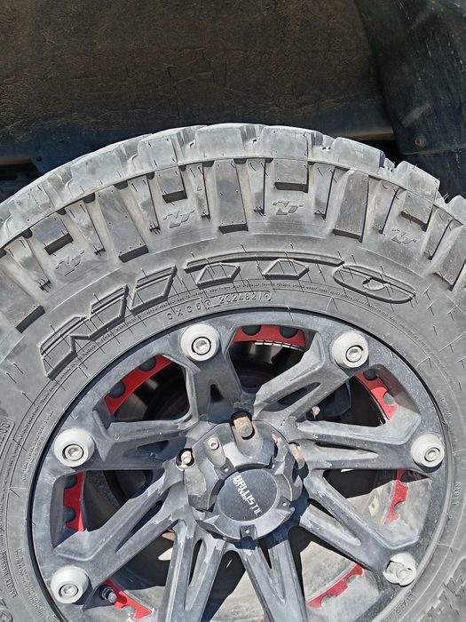 Nitto trail grappler m/t 295/70/18