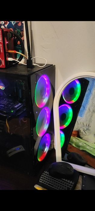 Prodavam koputar 16 gb pamet i