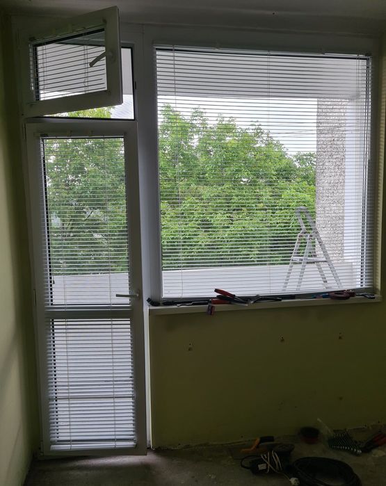 Вратопрозорец от PVC Salamander с Комарници, PVC перваз и Al Щори