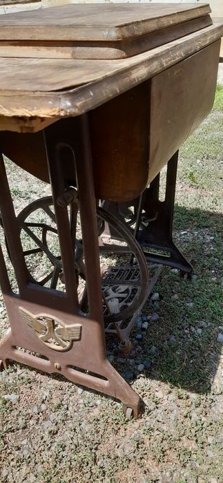 Продам швейную машинку