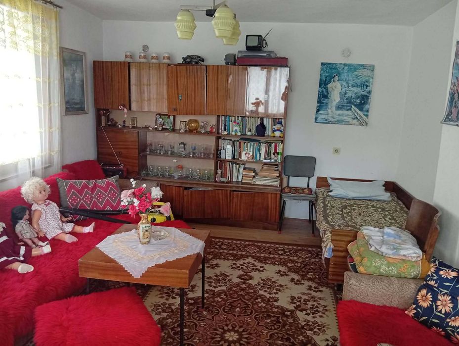 Двуетажна Къща в Село Радотина