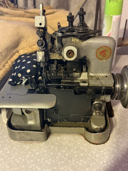 Продам швейную машинку