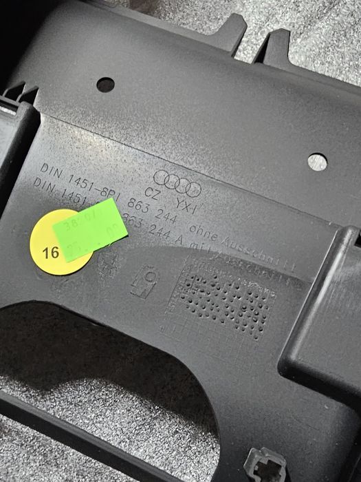 consola centrala noua originala audi a3 8p

cod oe: 8p1 863 244

pret: