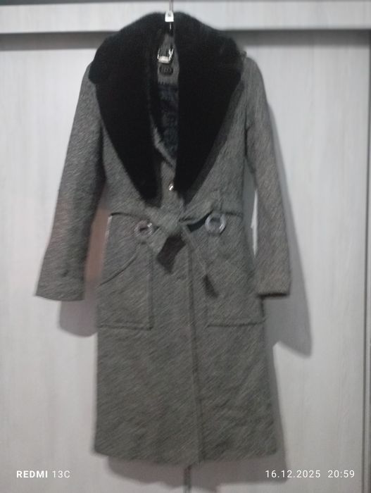 Пальто сатылади бахаси келисимли