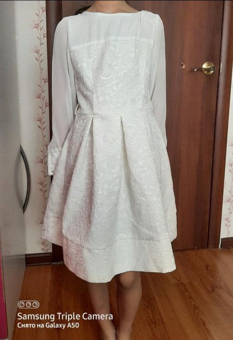 Срочно срочно продаётся новогоднее платье