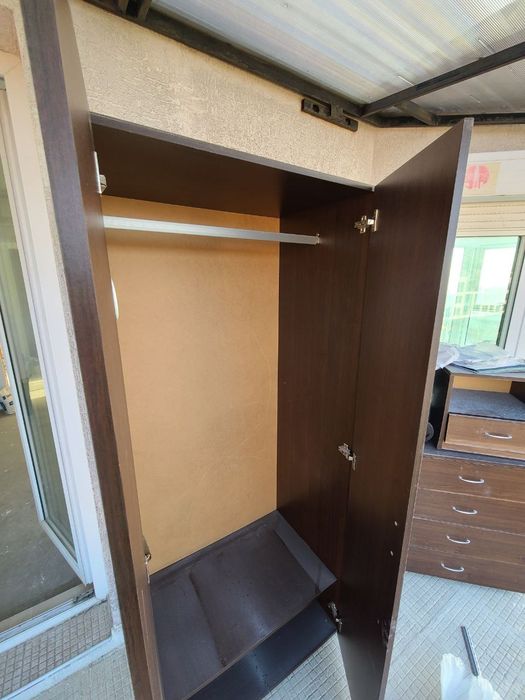 Безплатни гардероби и нощни шкафчета