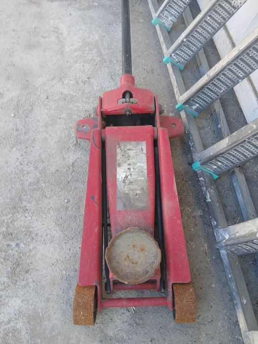 Продам домкрат автомобильный
