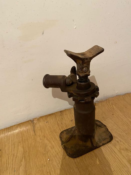 Домкрат продам срочно