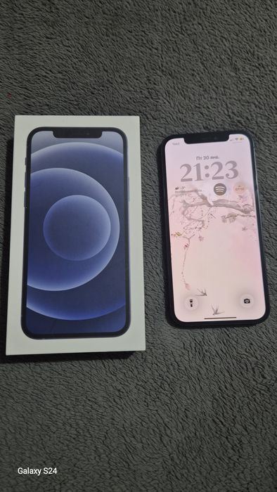 I Phone 12, аккум 85 %
