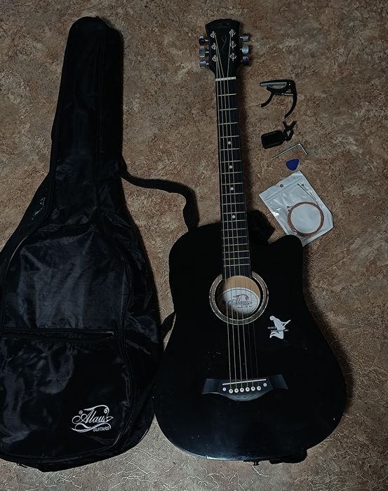 Гитара почти новая