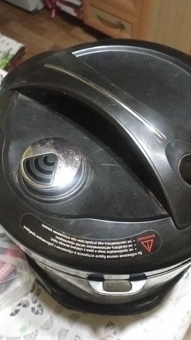 Мультиварка почти новая.