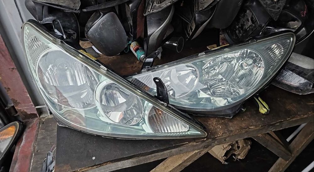 фары на Toyota Estima