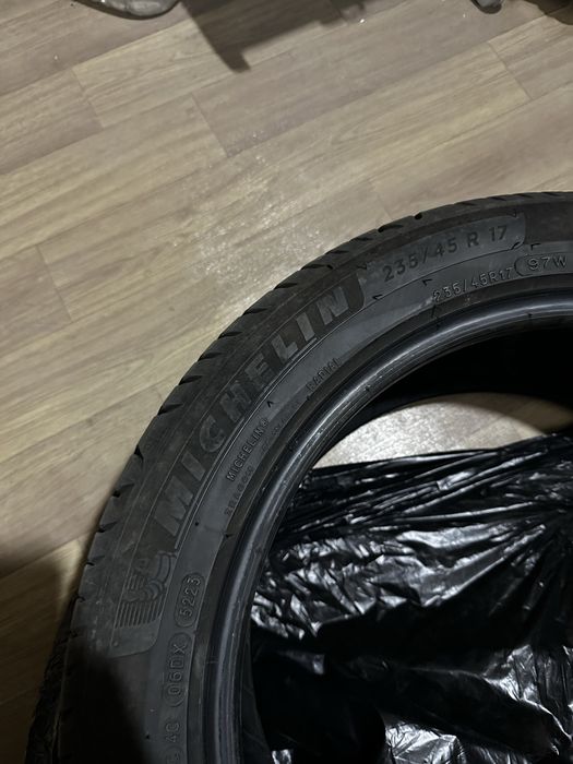 Шины размер 235/45/17 MICHELIN