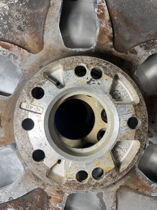 Подам диски R17.