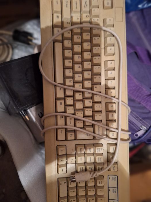 Vând calculator Pentium 2 Intel 350