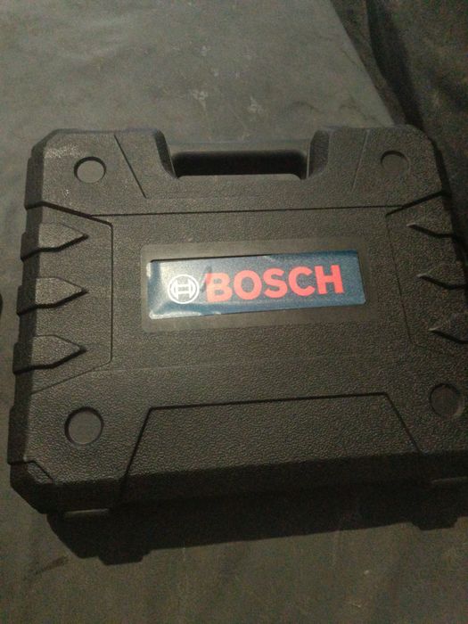 Продаю шруповерт новый бош