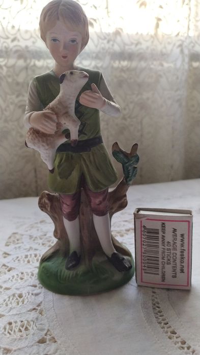 Статуэтки фарфор