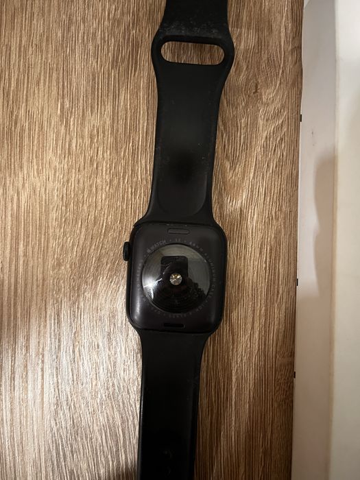 Продам Apple Watch se2