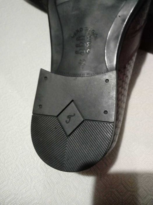 Нови много хубави кафяви обувки 42-43 номер