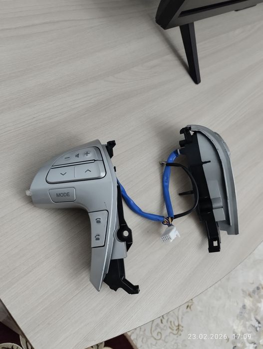 Продам кнопки руля на Камри 40-45