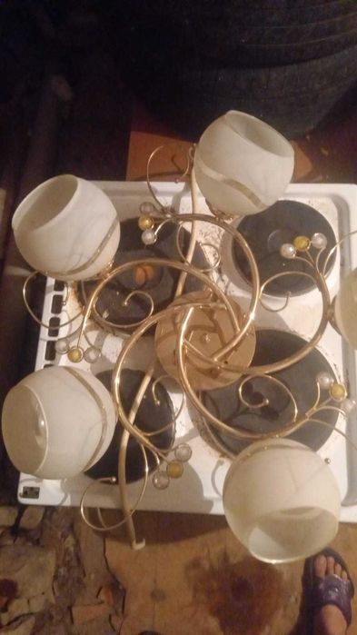 продам люстру пять плафонов