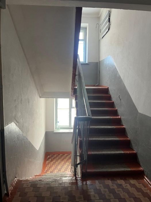 Продам 2х,Центр,37кв,3 этаж