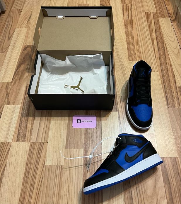 Jordan 1 Mid Royal