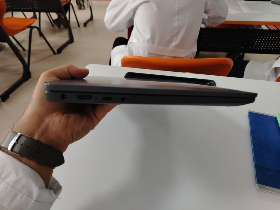 Lenovo sensorlik noutbuk