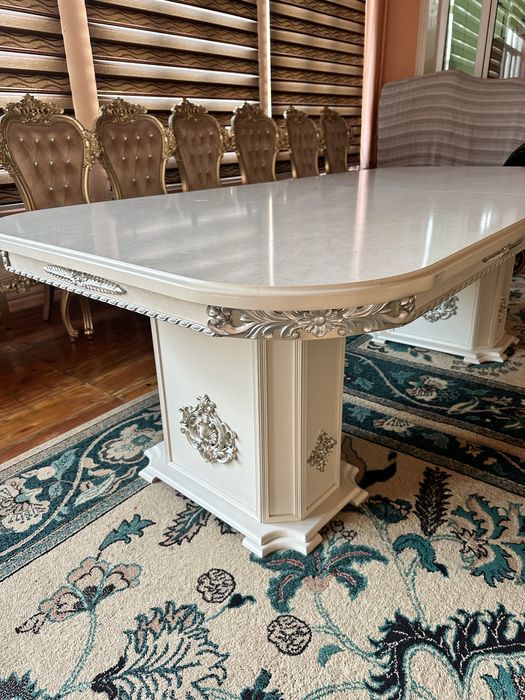 Продается стол с стульями