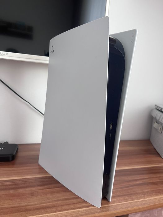 Продавам PlayStation 5