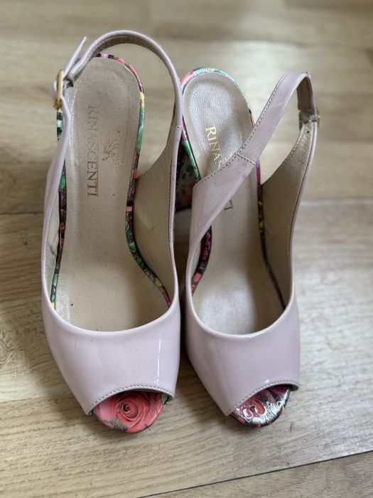 Sandale marimea 37