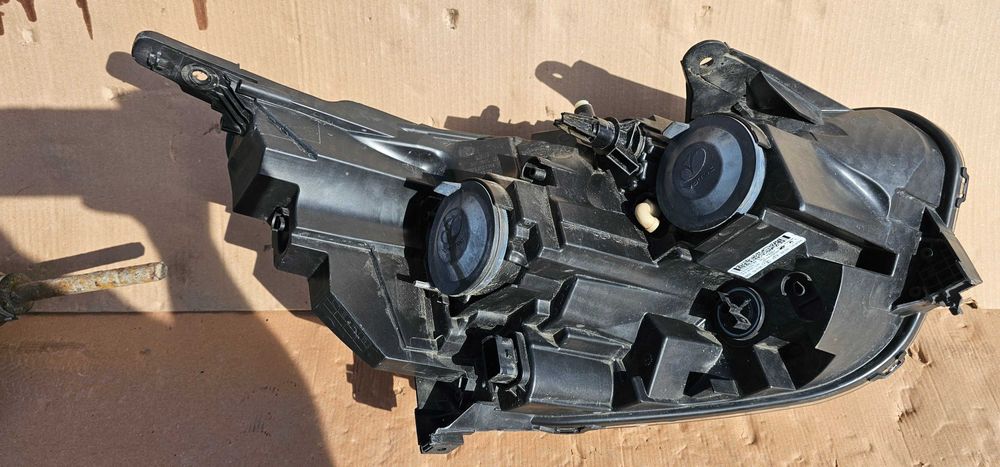 Far stanga Renault Express 2021 2022 / 2023 2024