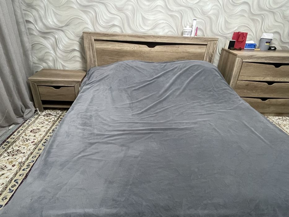 Продам спальный гарнитур