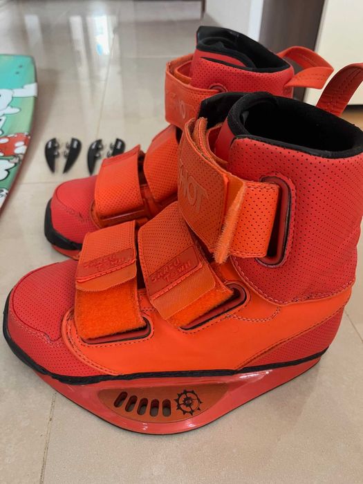 Wakeboard & Bindings Slingshot Shredtown