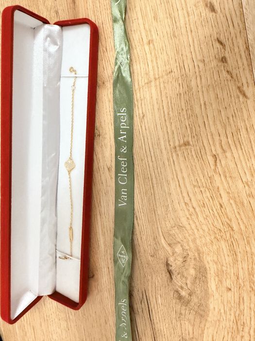 Гривна Van Cleef & Arpels VCA