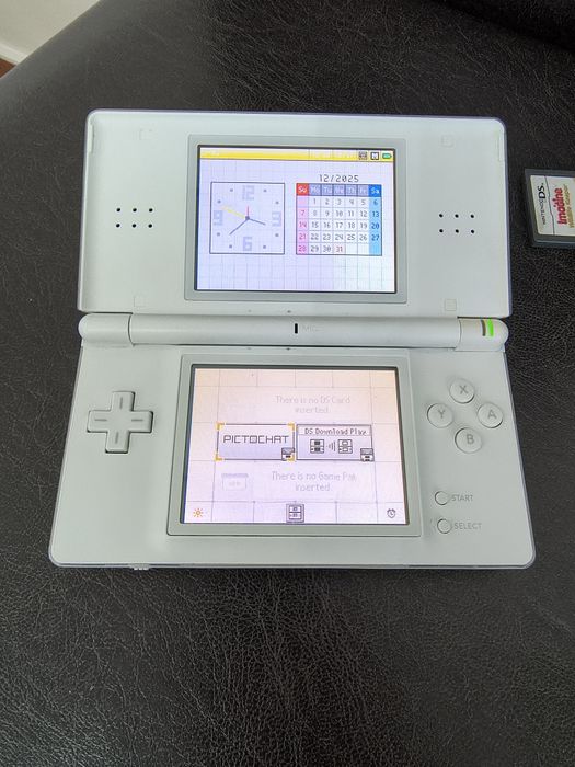 Nintendo DS Lite, alimentator original + un joc