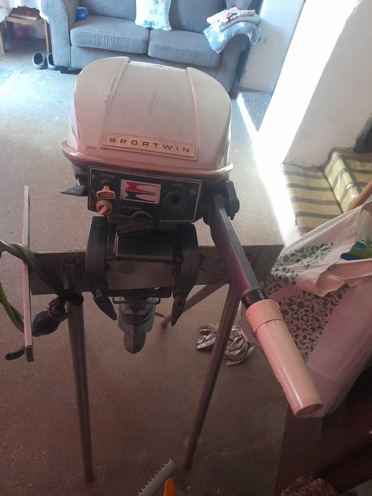 Evinrude 9.5cp 2t funcțional.