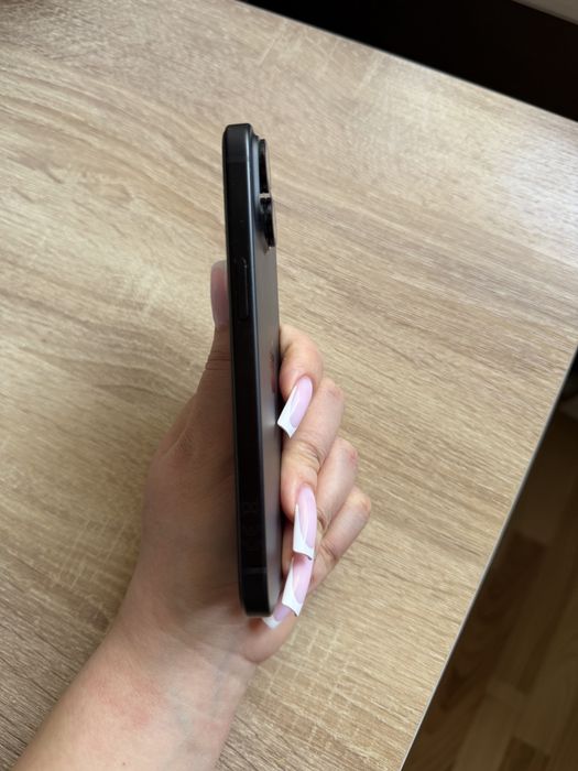 IPhone 15 256 ГБ еще на гарантии
