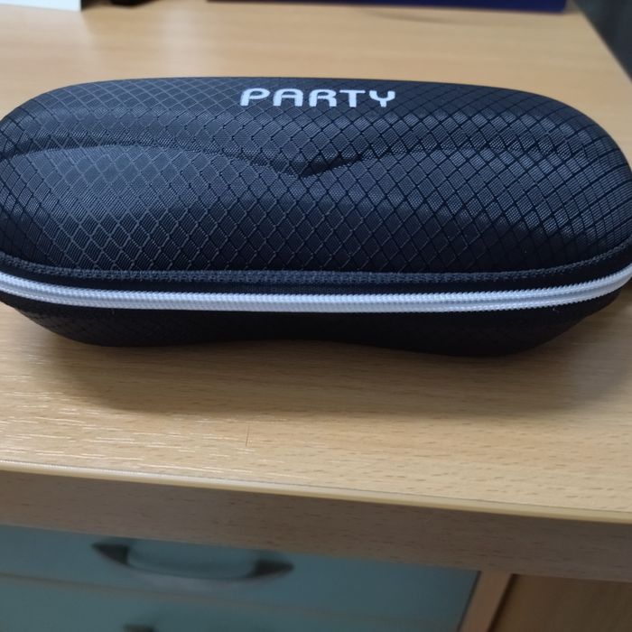 Твърд калъф за очила, нов + подарък кърпичка