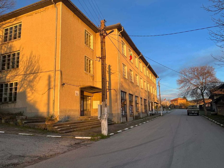 Многофункционален търговски обект в центъра на село Горица, община Попово