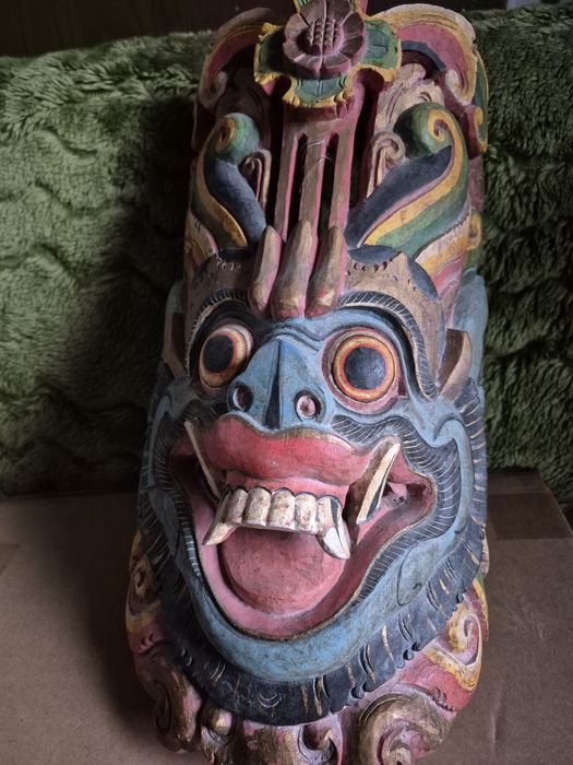 Vând o masca lemn,scluptate pictate manual ,made Indonezia

- fabricat