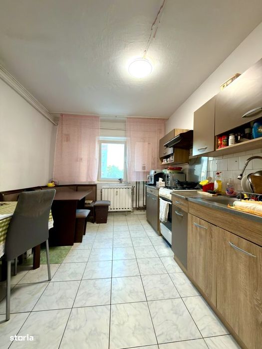 Apartament cu 4 camere, 79 mp utili, etaj 1 - Zona Lipovei
