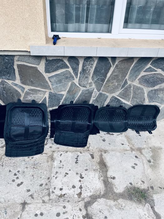 Продавам гумени стелки - 2 модела