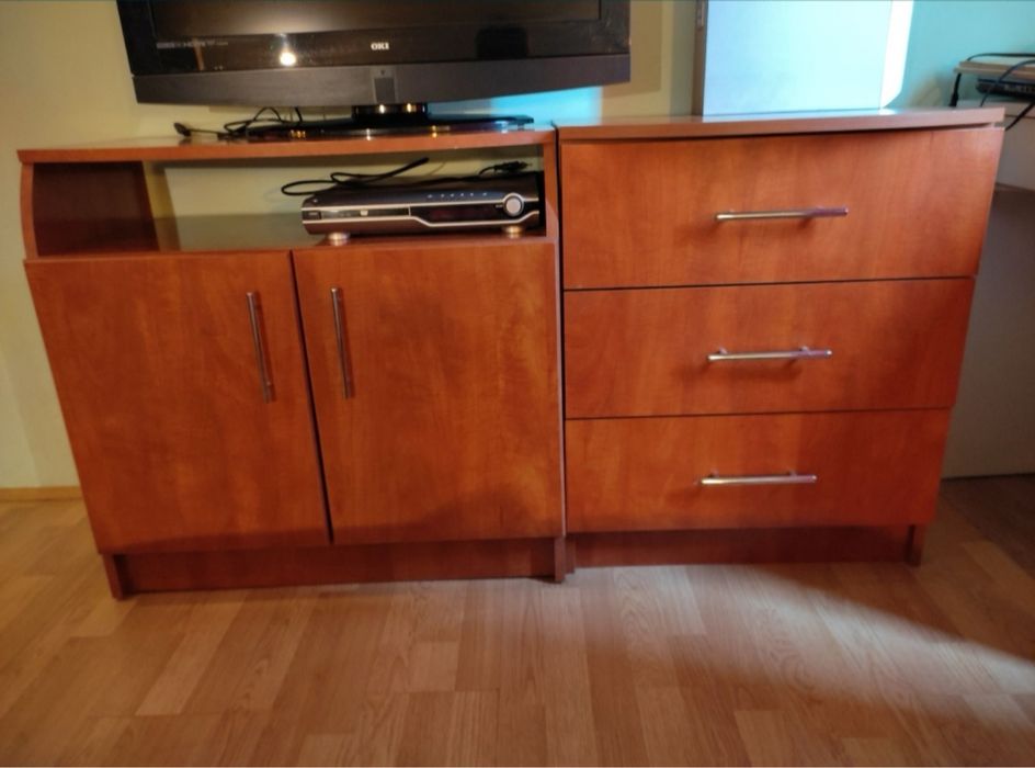 Vand 2 comode urgent