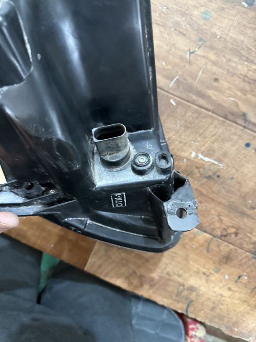 Фара гранта правая